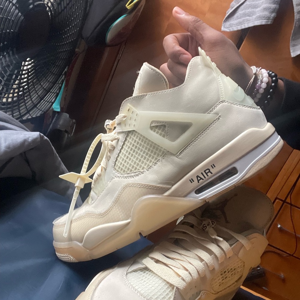 Off- White sails